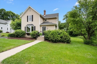 28 N 12th Ave, Saint Charles, IL 60174