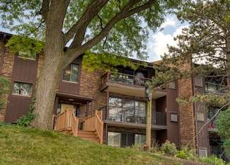 1325 Cass Ln E Unit 302, Westmont, IL 60559