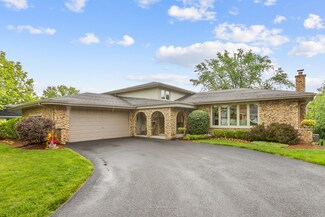 12753 S Winnebago Rd, Palos Heights, IL 60463