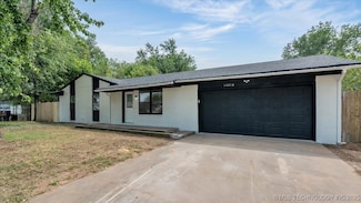 14510 Mockingbird Ln, Sand Springs, OK 74063