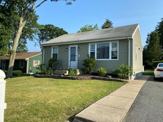 69 Wood St, Fall River, MA 02721
