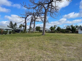 201 Mark Twain Ln, Rotonda West, FL 33947
