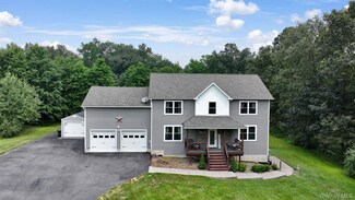 24 Woodside Ct, Middletown, NY 10941