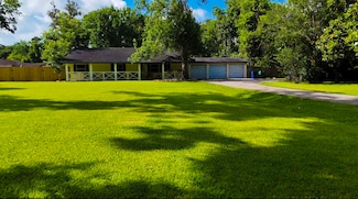 141 Cypress Dr, Richwood, TX 77531