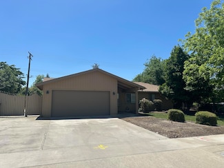 433 E Washington Ave, Tulare, CA 93274