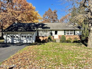 683 Hampshire Seat, Schenectady, NY 12309