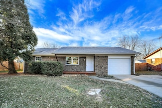 469 Springdale Dr, Whiteland, IN 46184