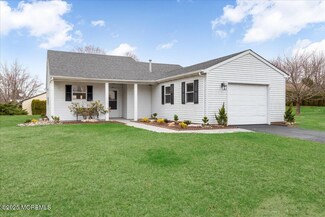 26 Bishop Ct, Marlboro, NJ 07746