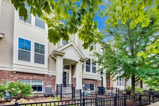 518 Grosvenor Ln, Aurora, IL 60504