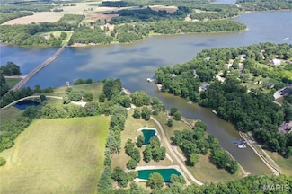 1 Fox Hollow Dr, Hillsboro, IL 62049