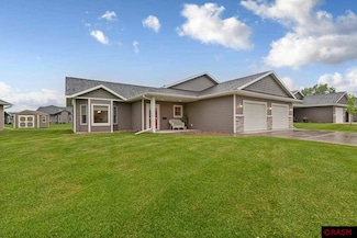 755 755 Escalade Ln, Owatonna, MN 55060