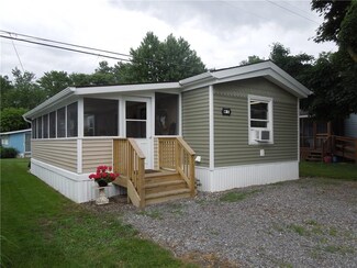 5 Lakeview Dr, Honeoye, NY 14471