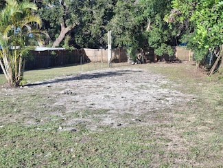 102 Pearl St, Laurel, FL 34275