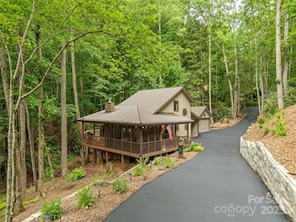 141 Creekside Dr, Maggie Valley, NC 28751