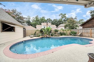 6906 Apple Valley Ln, Houston, TX 77069