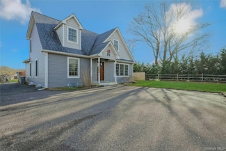 1727 Main Rd, Jamesport, NY 11947
