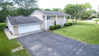 302 8th Ave, Chenoa, IL 61726