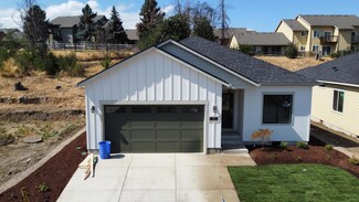 297 Christopher Way, Talent, OR 97540
