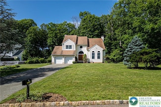 9 Jessica Ct, Lake Hopatcong, NJ 07849