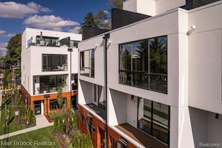 533 E Harrison Ave Unit 30, Royal Oak, MI 48067