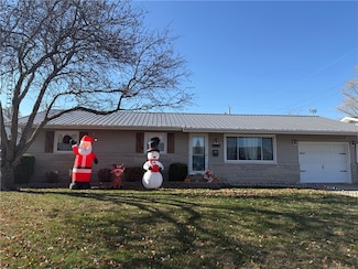 905 S 23rd St, Mattoon, IL 61938