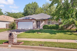 208 E Laredo Place, Broken Arrow, OK 74012
