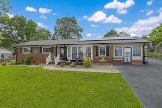 208 Kenneth Dr, Boiling Springs, SC 29316