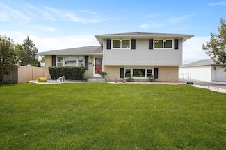 7821 W 99th St, Palos Hills, IL 60465