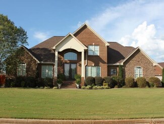 39 Holli Ln, Muscle Shoals, AL 35661