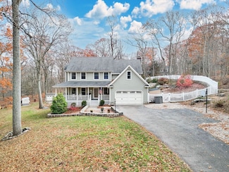 35 Bradley Ln, Sandy Hook, CT 06482