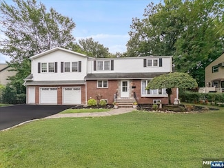 19 Bedford Rd, Dumont, NJ 07628