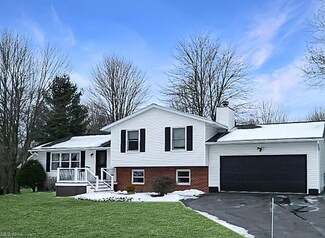 12900 Greenbrier Dr, Chardon, OH 44024