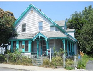 31 Park St, Lawrence, MA 01841