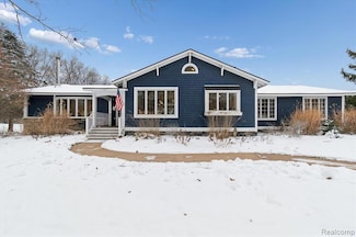 187 Darwin Rd, Pinckney, MI 48169