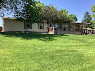 35 Lakeshore, Lewellen, NE 69147