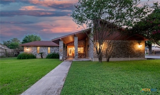 221 W Tanglewood Dr, New Braunfels, TX 78130