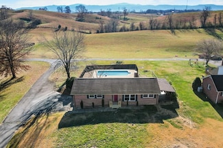 105 S Monte Vista Dr, Glade Spring, VA 24340
