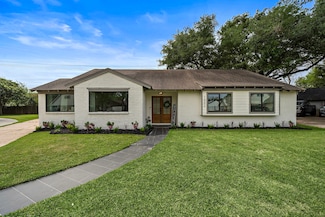 1902 Knoboak Cir, Houston, TX 77080