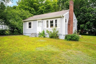 6 Prince St, Cumberland Center, ME 04021