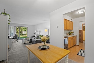 2230 Midland Grove Rd Unit 106, Roseville, MN 55113