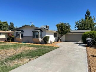 1218 W Vassar Ave, Visalia, CA 93277