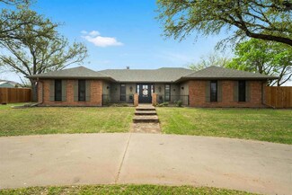 704 Shoreline Dr, Wichita Falls, TX 76308