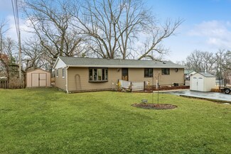 3312 W Meadow Ln, Wonder Lake, IL 60097