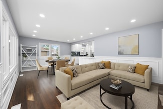 9624 W Shore Dr, Oak Lawn, IL 60453