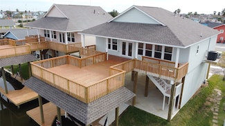 18 Edgewater Dr, Hitchcock, TX 77563
