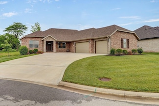 1002 E Tipperary Ct, Nixa, MO 65714