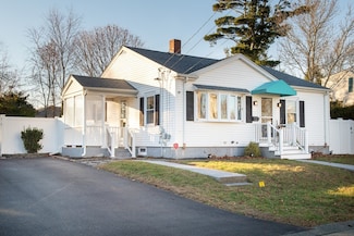 395 Hawes St, New Bedford, MA 02745