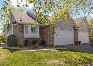 1049 Westcliff Curve, Saint Paul, MN 55126