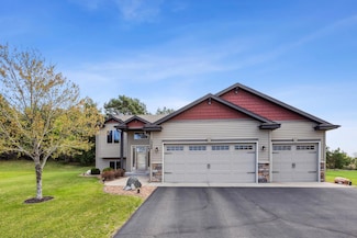 1308 Deer Haven Ct, Isanti, MN 55040