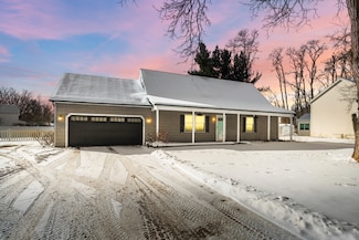 17095 Falcon Ct, Three Rivers, MI 49093